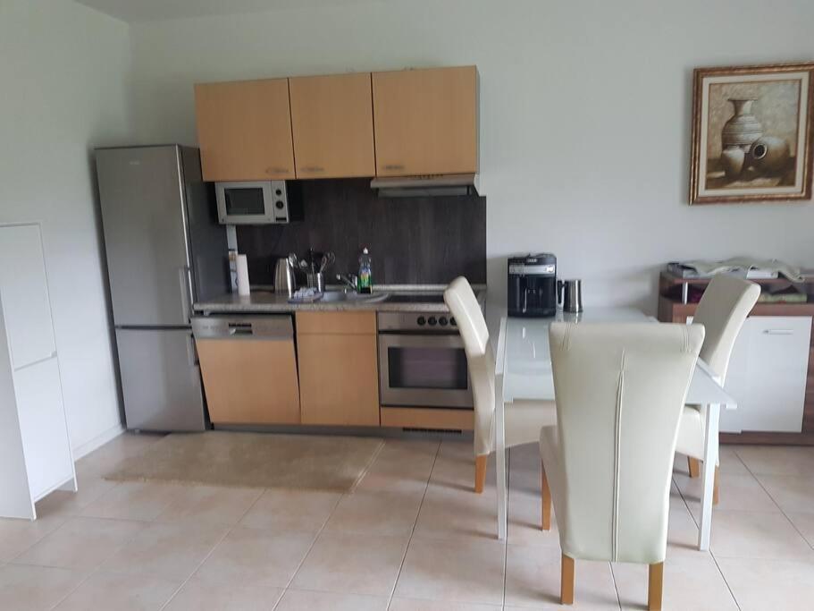 Ebenerdig Mit Terrasse & Garten, Wlan & Parkplatz! Self Check-In & Check-Out! Schwedenofen! Apartment Auggen Exterior photo